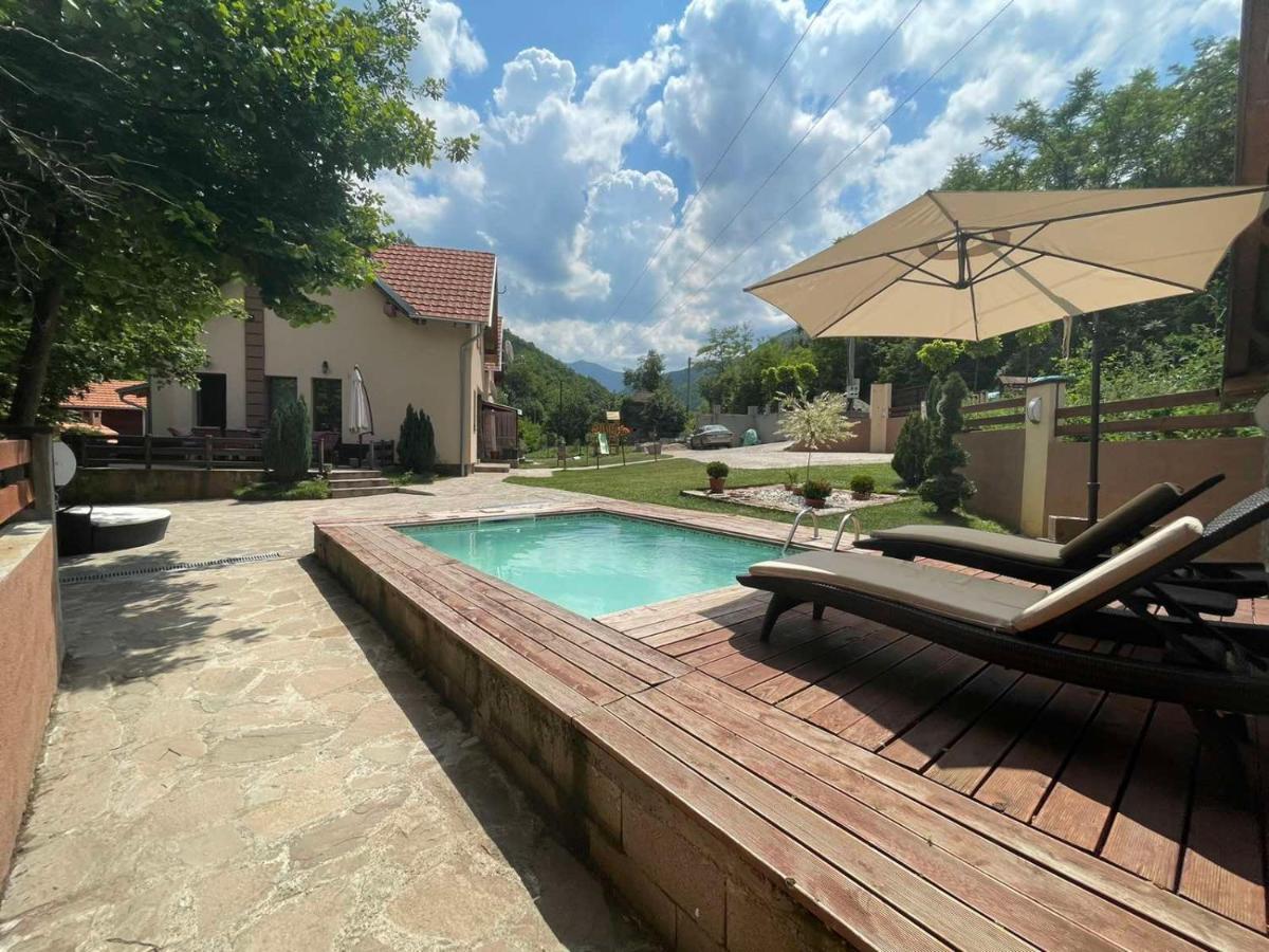 Lodge Zeleni Svet Crni Vrh Exteriör bild